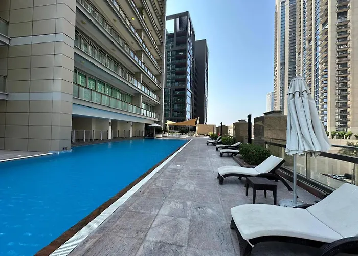 Spacious 2 Bedroom Downtown Suite