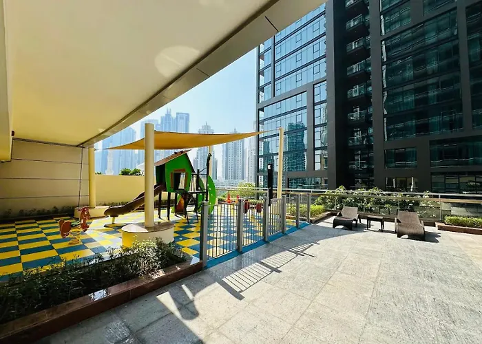 Spacious 2 Bedroom Downtown Suite