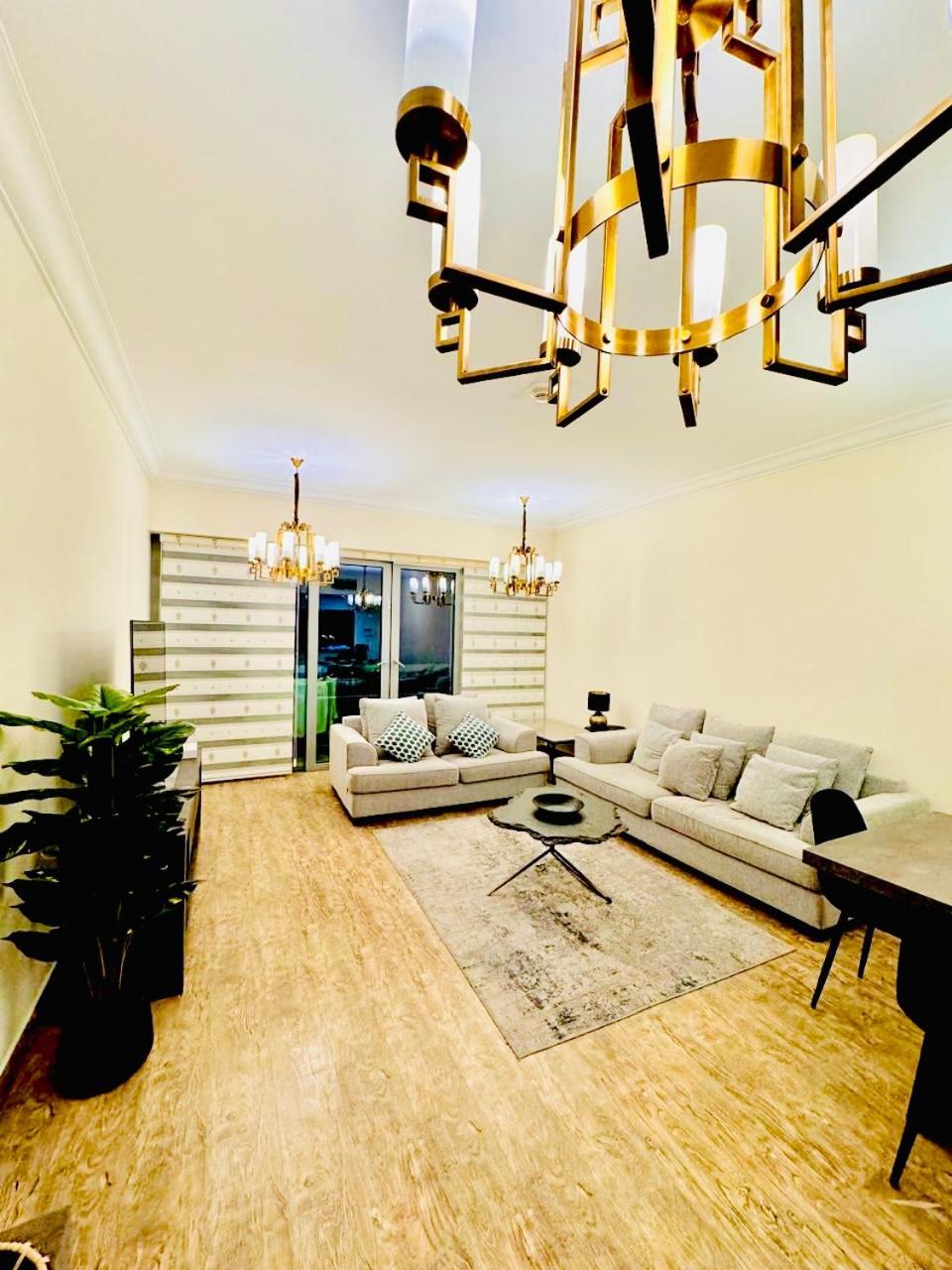 Spacious 2 Bedroom Downtown Appartamento Dubai