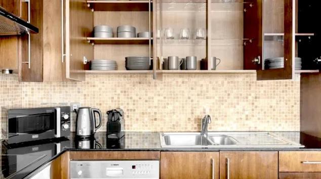 Spacious 2 Bedroom Downtown Appartamento