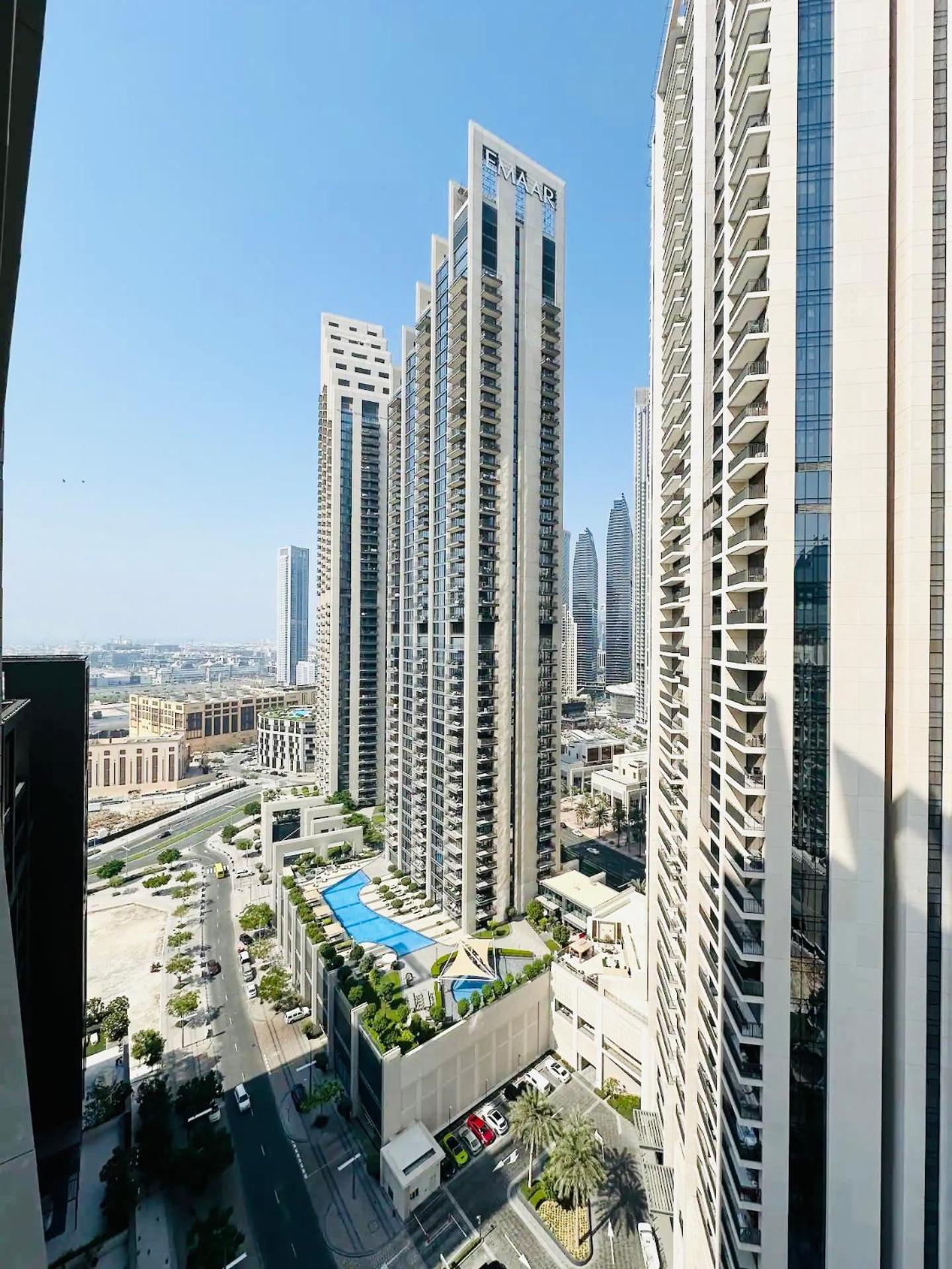 Spacious 2 Bedroom Downtown Appartamento